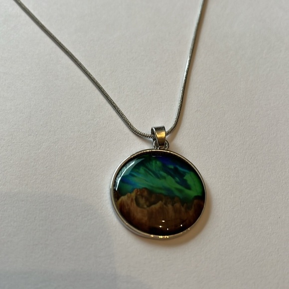 Elegant Silver Tone Necklace with Colorful Pendant - Picture 3 of 9